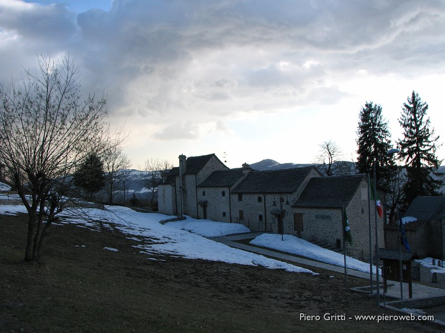54 Visitiamo il borgo di Arnosto.jpg